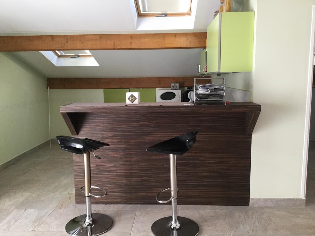 Appartement Les Ecureuils La Roque-d'Antheron Buitenkant foto