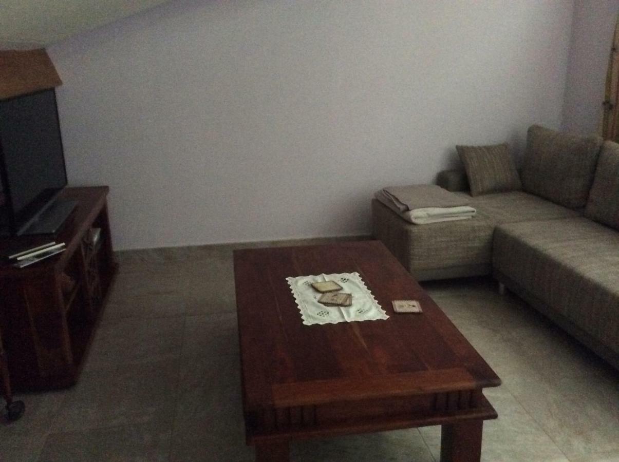 Appartement Les Ecureuils La Roque-d'Antheron Buitenkant foto
