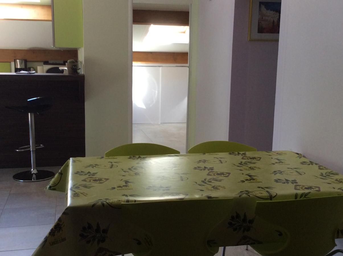 Appartement Les Ecureuils La Roque-d'Antheron Buitenkant foto